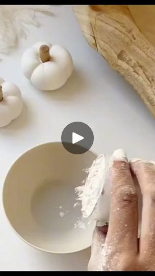 Fall Decor Diy Crafts, نباتات منزلية, Homemade Clay, Boho Crafts Diy, Halloween Table Decorations, Tanah Liat, Golden Days, Beach Diy, Cement Crafts