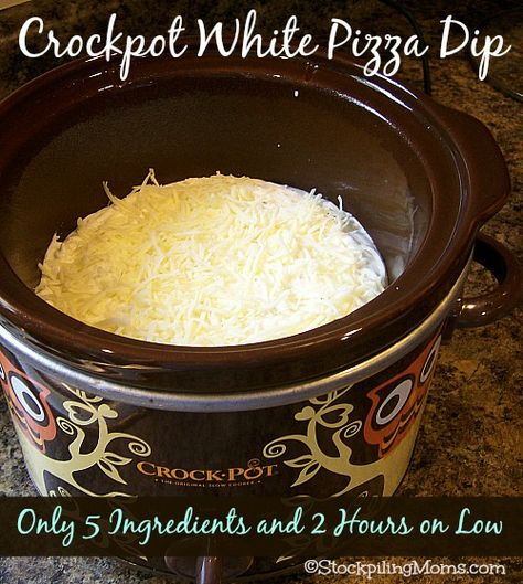 Crockpot White Pizza Dip is amazing! Only 5 Ingredients and cooks up in 2 hours! #crockpot #whitepizzadip Crockpot Pizza Dip, Crockpot Dip, White Pizza Dip, Dip Crockpot, Crock Pot Dips, Crockpot Appetizers, Pizza Dip, White Pizza, Crock Pot Cooking