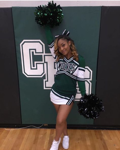 Baddie Cheerleaders, Cheer Outfits For School, Cute Cheerleader Outfits, Hbcu Cheer, Cheerleading Picture Poses, Black Cheerleaders, Cheerleading Photos, Cute Cheer Pictures, Cheers Photo