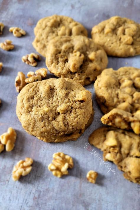 Walnut Cookies Recipe, Walnut Cookie Recipes, Cookies Soft, Coffee Aroma, White Chocolate Chip Cookies, Walnut Cookies, Coffee Cookies, Sour Taste, Coffee Dessert