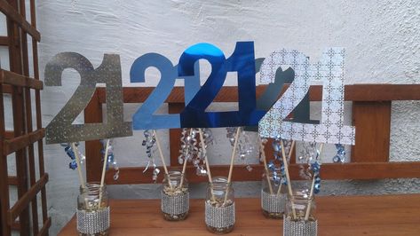 21st Birthday Table Decorations, Birthday Male, Table Centerpieces Diy, 18th Bday, Birthday Table Decorations, 21st Birthday Decorations, Beer Party, Birthday Table, Diy Centerpieces