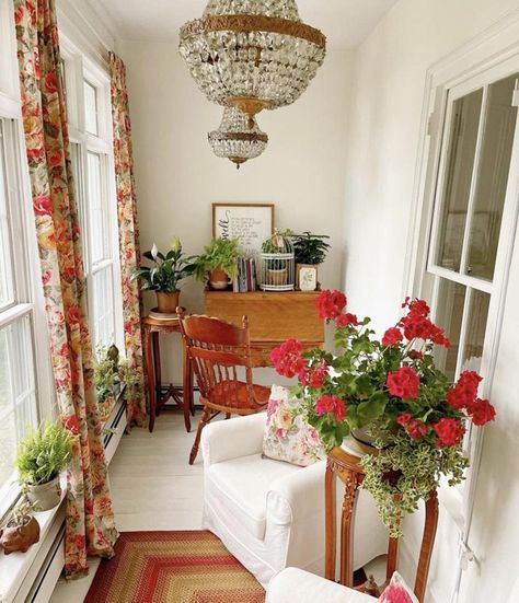 Best Sunroom Ideas – Forbes Home Sunroom Decorating Ideas Farmhouse Style, Sunroom Decorating Ideas Indoor, Indoor Sunroom Furniture Ideas, Adding A Sunroom, Tiny Sunroom, Sunroom Office Ideas, Indoor Sunroom Furniture, Sunroom Seating, Small Sunroom Ideas