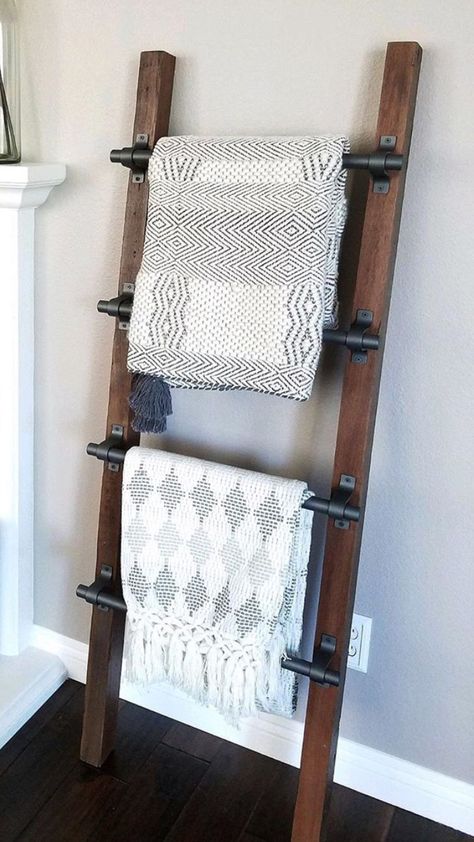 Towel Ladder Bathroom, Blanket Ladder Diy, Ladder Towel Racks, Blanket Ladder Decor, Blanket Ladders, Blanket Holder, Quilt Ladder, Blanket Rack, Towel Ladder