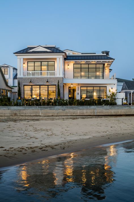 South Bay Front | Brandon Architects Ocean Front Beach House, Brandon Architects, Preppy House, Ocean Front Homes, Beachfront House, Coastal House Plans, Beach House Exterior, Dream Beach Houses, Sea House