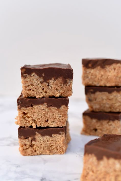 Make these quick and easy Special K bars in just a few minutes. This classic dessert bar (also called Scotcheroos) is so rich and delicious. You'll love this simple Special K bars recipe! K Bars, Special K Bars, Easy Bar Recipes, Easy Bar, Unique Dinner, Goat Cheese Tart, Delicious Clean Eating, Special K, Bar Recipes