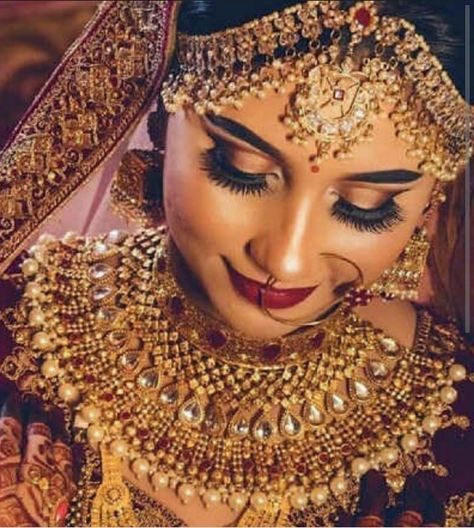 Bride Solo Poses, Solo Poses, Bridal Jewellry, Indian Bride Poses, Wedding Kurta, Indian Bride Makeup, Bridal Blouses, Indian Wedding Bride, Indian Wedding Photography Couples