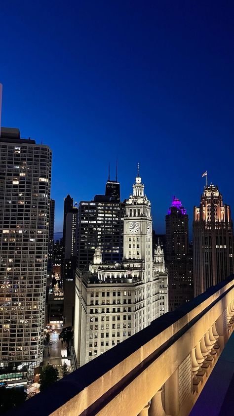 Chicago Rooftop Szn visit chicago • chicago • rooftop season • chicago aesthetic • dinner aesthetics • city night views • city aesthetic • Rooftop Chicago, Chicago Rooftop, Night Views, Aesthetic Dinner, Chicago Aesthetic, Chicago House, Visit Chicago, Aesthetic Feed, Feed Insta