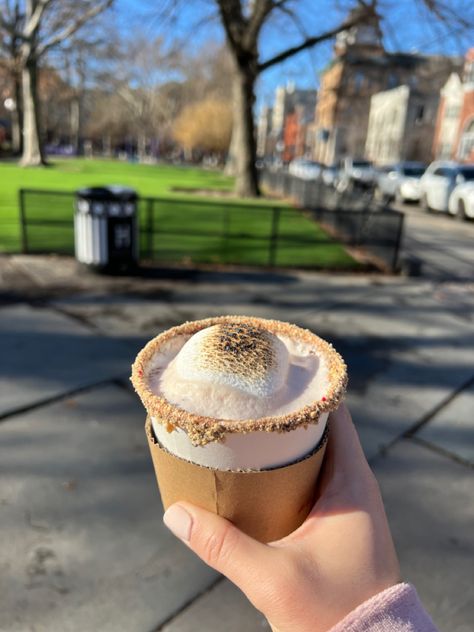 hot chocolate, hot chocolate aesthetic, winter days, smores hot chocolate, spiked hot chocolate, marshmallow Smores Aesthetics, Hot Chocolate Spiked, Hot Chocolate Aesthetic, Smores Hot Chocolate, Chocolate Aesthetic, Spiked Hot Chocolate, Flower Cafe, Chocolate Marshmallow, Food Babe