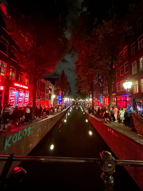 #amsterdam #nightlife #redlight Amsterdam Club, Amsterdam Nightlife, Red Light District, Amsterdam Travel, Night Aesthetic, Red Light, Most Beautiful Places, Light Red, Europe Travel