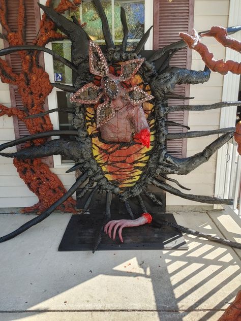 Demogorgon coming out of a portal for my halloween decorations this year. Stranger Things Portal Diy, Diy Demogorgon, Stranger Things Halloween, Spooky Szn, Treat Ideas, Trunk Or Treat, Halloween Stuff, Halloween Decor, Coming Out