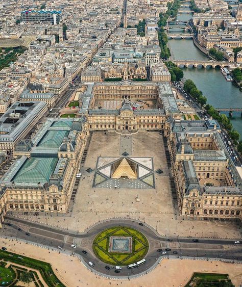 Paris Luxury Lifestyle on Instagram: “Unique view of the Louvre ❤ Discover our tips to enjoy 100% of Paris👍The link is in bio ⬆️⬆️⬆️ . Founders: @jerry_and_lucy 👋 DM for…” Louvre Palace, Paris Architecture, Paris Luxury, Museums In Paris, Visit France, France Photos, Louvre Paris, Louvre Museum, Paris City