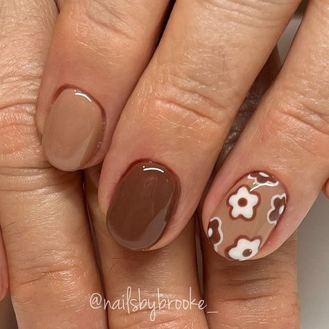 Brooke Jensen on Instagram: "Such a fun creamy color palette!!🤎🙂 . . . . -Do not remove my name off my picture. Ask for permission before using my photo on a website or for marketing purposes. #gelpolish #handpaintednailart #naturalnailsonly #utahnailtech #utahnailartist #nailartist #nailart #naildesigns #nailartdesigns #freehandnailart #gelnails #nails #nailinspo #fallnails #fallnailart #trendyfallnails #septembernails #septembernailart #cozyfallnails #classyfallnails #brownnails #brownnailart #brownflowernails #creamflowernails #fallflowernails #flowernails #neutralflowernails #neutralfallnails #creamynails" Fall Natural Nails Short Gel, Fall Nails Neutral Design, Thanksgiving Nail Art Short Nails, Brown Nails Flower, Fall Nails With Flowers, November Nails Ideas Short, Autumn Flower Nails, Thanksgiving Nails Brown, Brown Nails With Design