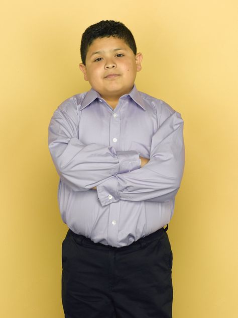 Season 1 Manny Delgado (Rico Rodriguez) Modern Family Season 1, Aubrey Anderson, Rico Rodriguez, Ed O Neill, Modern Family House, Julie Bowen, Miyagi, Daryl Dixon, Family House