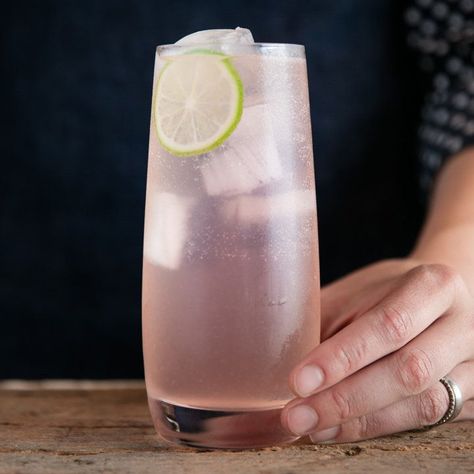 The 20 Essential Tequila and Mezcal Cocktails to Know Tequilla Cocktails, Paloma Recipe, Grapefruit Cocktail, Simple Cocktail, Paloma Cocktail, Mezcal Cocktails, Grapefruit Soda, Cocktails To Try, Easy Cocktail