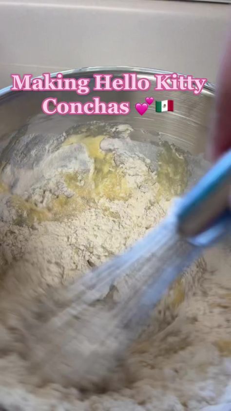 Hello Kitty Conchas, Diy Hello Kitty, Mexican Dessert Recipes, Mexican Dessert, So Cute, Dessert Recipes, Hello Kitty, Kitty, Dessert