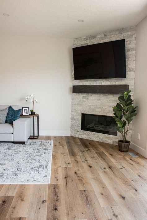 Corner Fireplace Makeover, Corner Fireplace Living Room, Corner Electric Fireplace, Corner Gas Fireplace, Fireplace Tv Wall, Living Room Corner, Living Room Decor Fireplace, Bedroom Fireplace, Room Corner