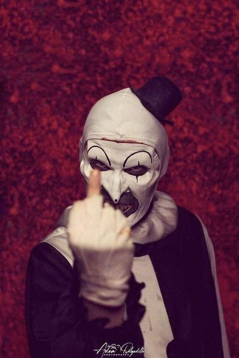 Scary Movie Wassup Wallpaper, Us Movie Art, Saw Horror Wallpaper, Teriffier Clown Movie, Profile Picture Horror, Terrifier Wallpaper Iphone, Art The Clown Aesthetic, Horror Movie Characters Wallpaper, Terrifer2 Clown