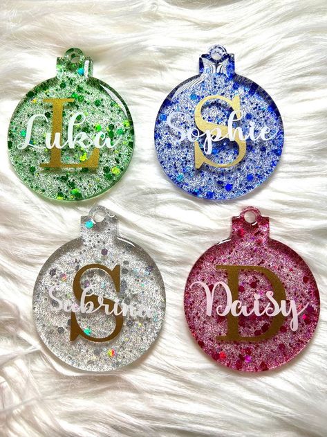 Resin Christmas Ideas, Resin Christmas Ornaments Diy, Christmas Resin Ornaments, Christmas Resin Ideas, Resin Art Christmas, Resin Christmas Ornaments, Hanging Tree Decorations, Diy Resin Gifts, Box Regalo