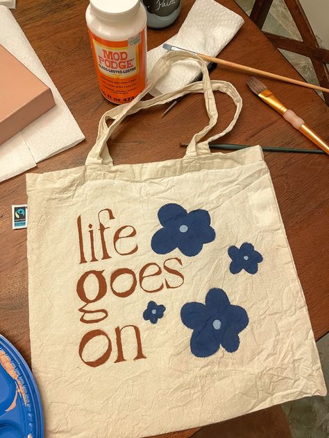 Tote Bag Design Ideas Paint, Canvas Bag Painting Ideas Diy, Eco Bag Design Ideas, Tote Bag Design Paint, Tote Painting Ideas, Tote Bag Art Painting, Painting Tote Bag Ideas, Paint Tote Bag Ideas, Easy Tote Bag Painting