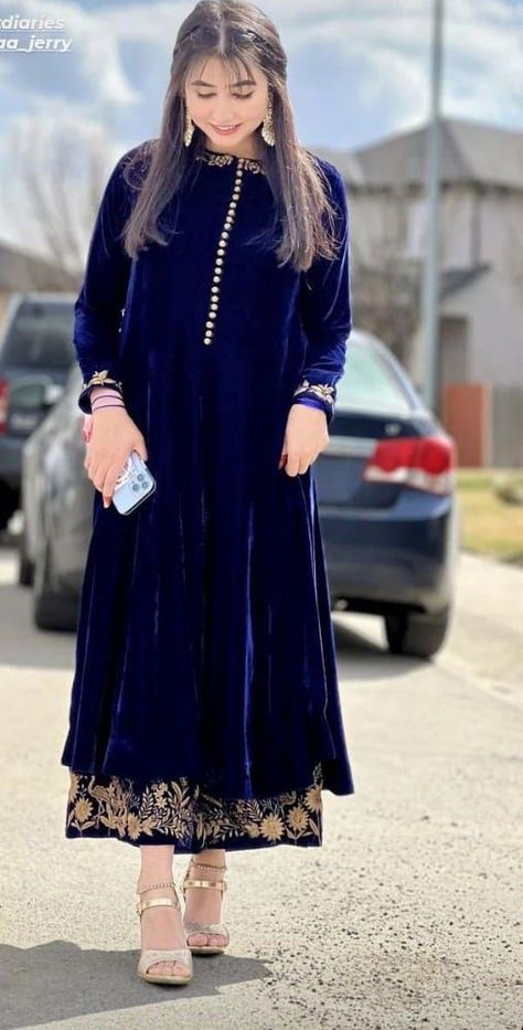 Velvet party wear dresses ideas Velvet Shalwar Kameez Simple, Velvet Pakistani Dress Color Combinations, Velvet Dress Designs Pakistani, Valvet Suits, Latest Velvet Suit Designs, Dhoti Dress, Velvet Pakistani Dress, Velvet Frock, Velvet Dresses Outfit