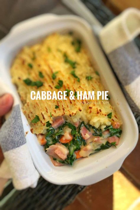 Look at the beauty: my delicious green cabbage and ham pie au gratin... Cabbage, shredded ham and white sauce covered with au gratin mashed potatoes! Cabbage And Ham, Cabbage Pie, Ham Pie, Ham And Cabbage, Valentines Food Dinner, Easy Sandwich Recipes, Cooked Cabbage, Easter Dinner Recipes, How To Cook Ham