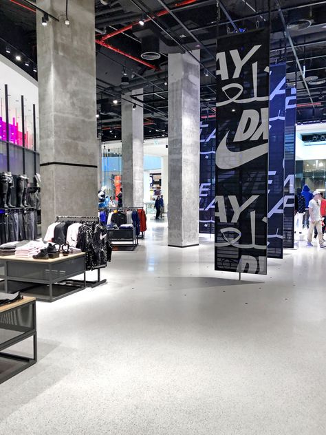 New Dubai Nike shop weaves Arabic script into store design Sport Store Design, Nike Showroom, Nike Store Design, Modern Store Design, Nike Wall, Nike Shopping, Nike World, Arabic Script, Weave Shop