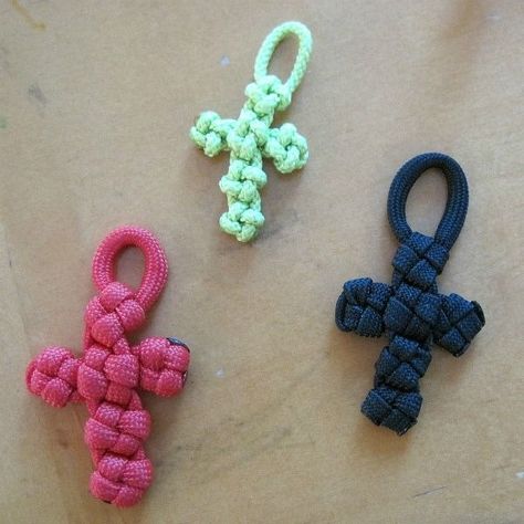 Paracord Christmas, Paracord Cross, Diy Rosary, Paracord Ideas, New Project Ideas, Paracord Tutorial, Paracord Knots, New Obsession, Paracord Projects