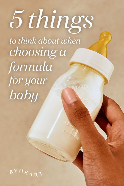 One of the most important decisions you’ll have to make is how and what you’ll feed your baby. In the vast market of baby formulas, the choices can be overwhelming, leaving you pondering which factors actually matter. Starting Solids Baby, Baby Homecoming, Baby Guide, Healthy Party Food, School Dinners, Gratitude Journal Prompts, Baby Weaning, Kids Menu, Feeding Kids