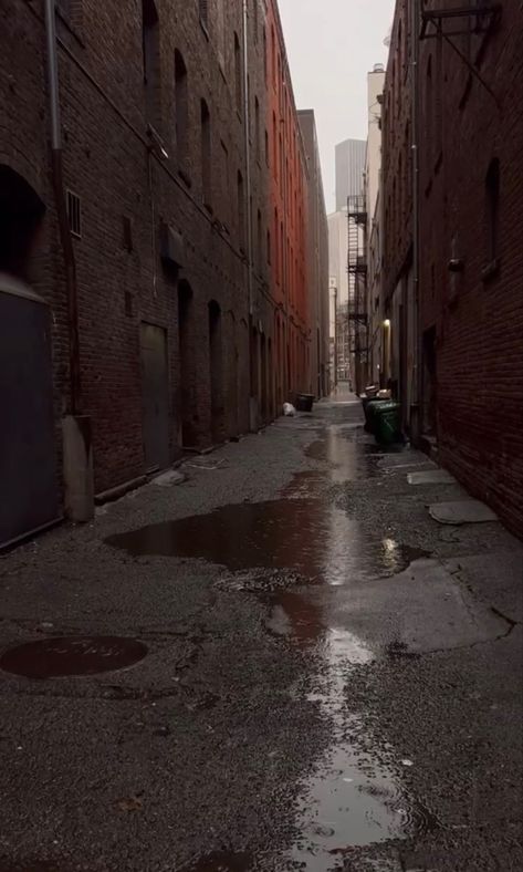 Gloomy Street Aesthetic, City Ally Way, Ally Way Aesthetic, Ally Way Drawing, Ally Way Background, Backround Refrences, Rainy Alleyway, Ally Way, Gloomy City