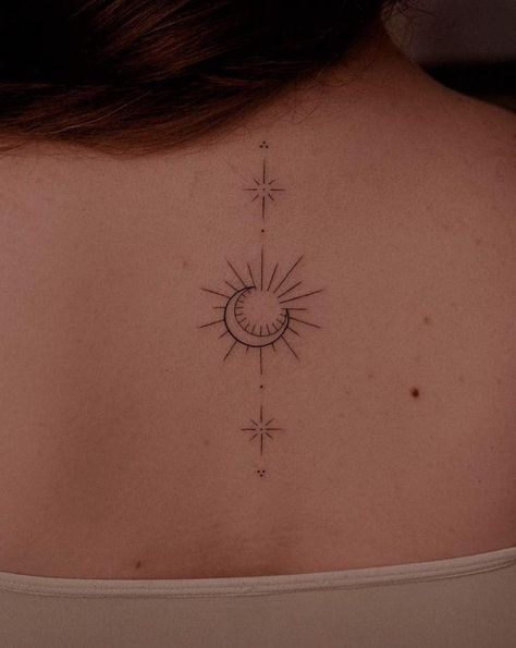 Sun Tattoo On Neck, Tattoo Sonne, Tattoo Feminina, Sun Tattoo, Neck Tattoo, Tatting, Tattoo Ideas, Tattoo Designs, Christmas Decorations