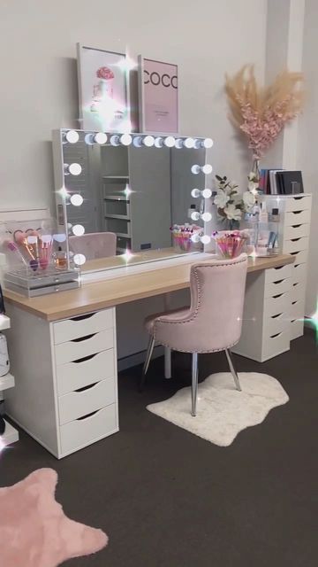 Room Inspo Hollywood Mirror, Vanity Chairs Ideas, Desk / Vanity, Make Up Table Organisation, Dream Vanity Room, Alex Desk Vanity, Desk Setup Makeup, Makeup Vanity Set Up, A Vanity