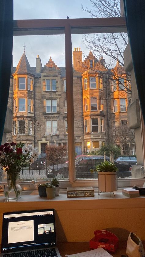 Edinburgh House Aesthetic, Uk Lifestyle Aesthetic, England Apartment Aesthetic, Edinburgh City Aesthetic, Uk Vision Board, Living In The Uk Aesthetic, Autumn Uk Aesthetic, University Room Ideas Uk Aesthetic, Living In Edinburgh Aesthetic