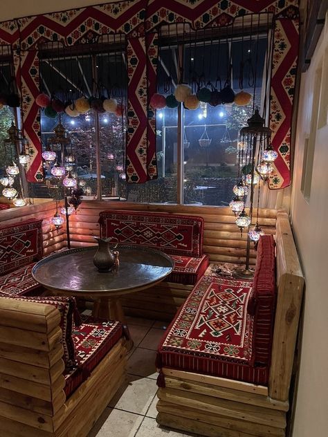 Turkish Interior Design Restaurant, Turkish Style Kitchen, Turkish Table Decor, Afghan Interior Design, Turkish Style Home, Middle Eastern Restaurant Design, Turkish Room Decor, Arabian Restaurant Interior Design, Turkish Restaurant Design