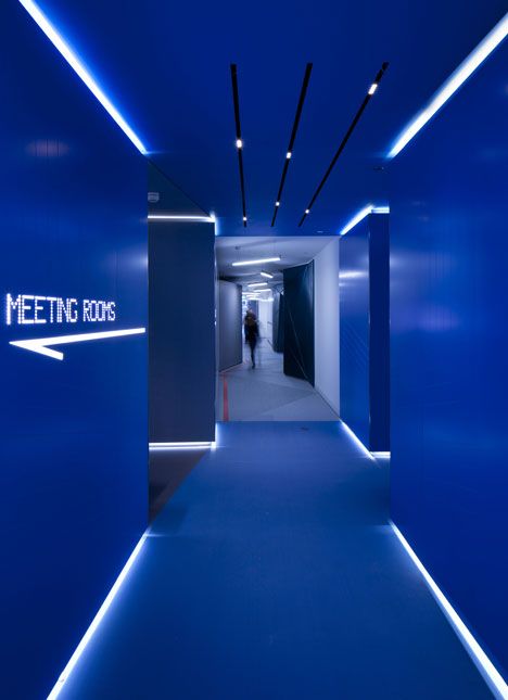 Google Engineering HQ by Penson Futuristic Office, Google Office, Commercial And Office Architecture, Interior Design News, Blue Lighting, Geek Decor, Long Hallway, Futuristic Interior, Indie Room