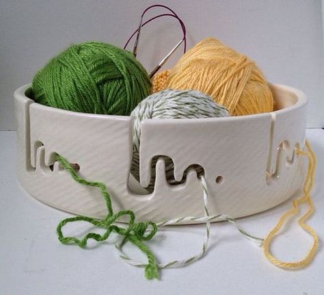 https://flic.kr/p/SapLuy | KTBwitsz2jU Diy Keramik, Hantverk Diy, Ceramic Yarn Bowl, Knitting Bowl, Balls Of Yarn, Yarn Bowls, Clay Diy Projects, Tanah Liat, Keramik Design