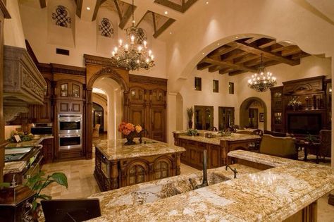 Tuscan kitchen Mansion Bathroom, Castle Kitchen, Fabulous Kitchens, Big Kitchen, Kitchen Farmhouse, Victorian House, Kitchen Decorating, Tuscan Style, Luxury Kitchens