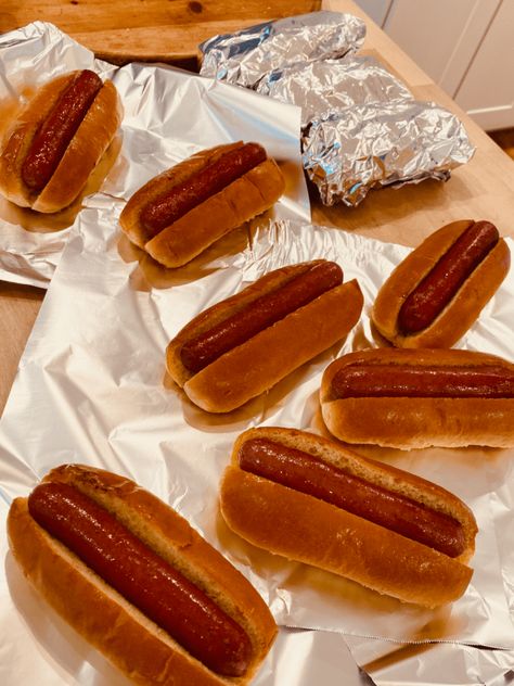 How To Pack Hot Dogs For Lunch, Foil Wrapped Hot Dogs For Party, Hot Dogs For A Crowd Parties, Crockpot Hotdogs For A Crowd, Hotdogs For A Crowd, Hot Dogs For A Crowd, Hot Dog Buffet, Oven Hot Dogs, Boat Picnic