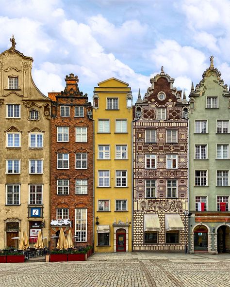 #Gdansk #poland #visitpoland #visitgdansk #europe  #europetravel #europetraveltips #solotravel #solotraveltips #solotraveller Poland House, Building Reference, Poland Culture, Europe Street, German Houses, Building Inspiration, Amsterdam Houses, Architecture Collection, Building Aesthetic