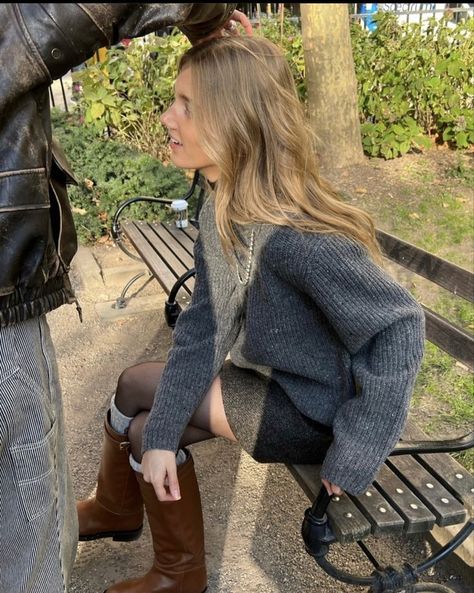 Irish Inspired Outfit, Spanish Winter Fashion, Chica Chola, Camila Morrone, Skandinavian Fashion, Autumn Fits, Fall Fits, Dinner Outfits, Winter Fits