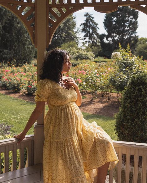 Cottagecore Maternity Dress, Cottagecore Pregnancy Outfits, Cottagecore Maternity Outfits, Cottagecore Maternity, Mommy Dress, Swollen Ankles, Couple Pregnancy Photoshoot, Cute Garden, Preggo Fashion