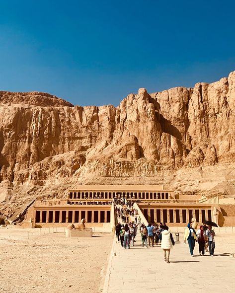 TEMPLE RUNNN ☀️ 📍LUXOR, EGYPT . . . #luxor #luxortemples #egyptfashion #egyptology #egypt🇪🇬 #egyptphotography Egyptology Aesthetic, Desert Ruins, Johnson Wax, Hurghada Egypt, Egypt Fashion, Barbara Ann, Travel Inspiration Destinations, Luxor Egypt, Birthday Trip