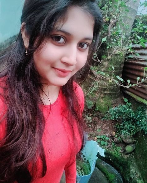 Indian Ladies Photos, Sahithi Avancha, Beautiful Indian Lady, Bangladesh Girl, Tamil Saree, Bts Girlfriends, Back Photography, Swag Dress, Photography Indian