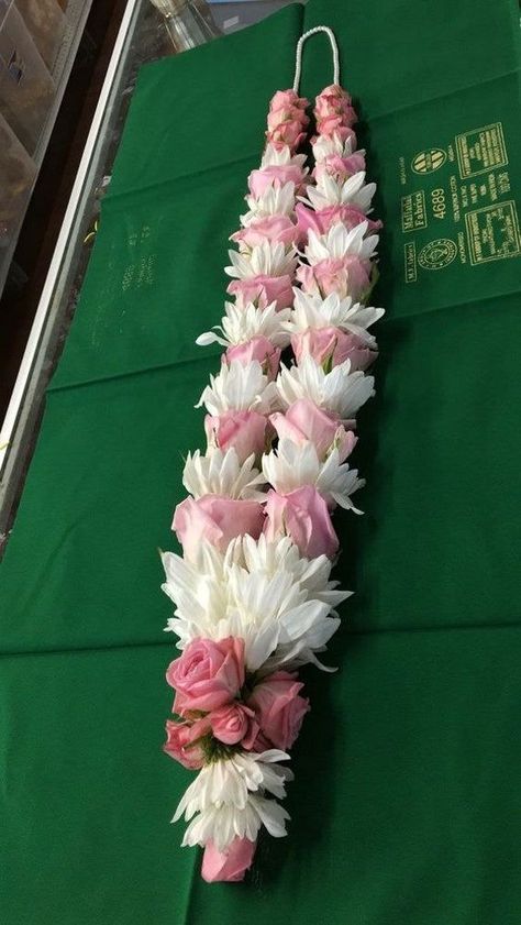 Wedding Mala Rose, Wedding Varmala, Rose Garland Wedding, Wedding Mala, Flower Garland Diy, Indian Wedding Garland, Garland Wedding Decor, Diy Floral Decor, Flower Garland Wedding