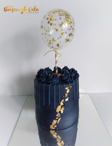 Navy and gold drip cake Navy Blue And Gold Birthday Cake For Men, Navy And Silver Birthday Cake, Navy Blue And Gold Cake For Men, Male Cake Designs, Navy Gold Cake, Navy Blue Cake For Men, Navy Cake Ideas, Dark Blue Birthday Cake, Navy Blue Birthday Cake