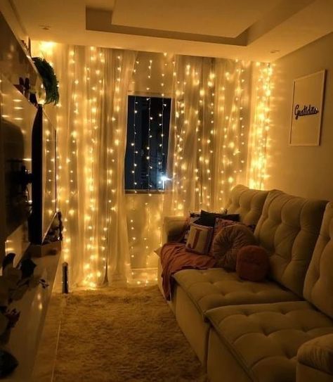 Living Room Ideas Christmas, Room Ideas Christmas, Christmas Living Room Ideas, Christmas Light Curtains, String Lights In The Bedroom, Fairy Lights Bedroom, Christmas Living Room, Aesthetic Cozy, Christmas Decorations Living Room