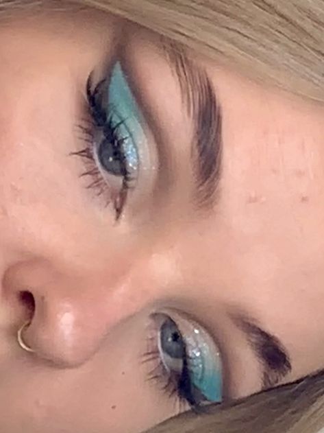 Eye Makeup Turquoise, Turquoise Makeup Looks, Aqua Makeup Look, Teal Eyeshadow Looks, Makeup Turquoise, Turquoise Eye Makeup, Teal Eye Makeup, Turquoise Makeup, Turquoise Eyeshadow