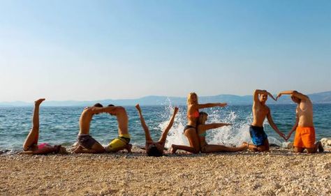 The College Of New Jersey, Bff Photography, Baby Fotografie, Perspective Photography, Friend Pictures Poses, Shotting Photo, Beach Photography Poses, Best Friends Shoot, Friend Poses Photography