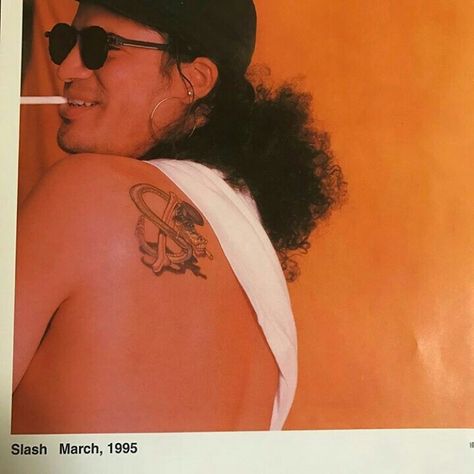 Slash  #slash #tattoo #gnr Gnr Tattoo, Slash Tattoo, 80s Tattoo, Slash Gnr, Saul Hudson, Best Guitar Players, Sweet Child O' Mine, Duff Mckagan, Best Guitarist