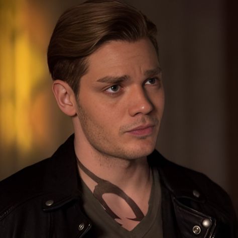 Jace Wayland a shadowhunter Dominic Sherwood, Jace Wayland, Clary Fray, Smash Book, Shadowhunters, Quick Saves