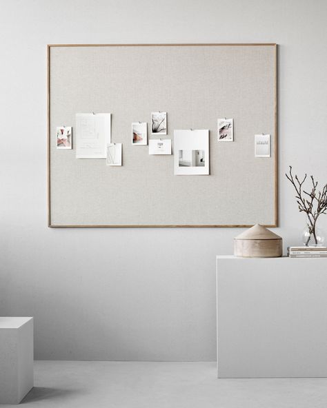 Linen noticeboard with an oak frame from Lintex. Love their line of simplistic and beautiful writing boards and noticeboards for a home office or studio. Perfect for a wall both as art and functionality. Writing Board Office, Minimalist Bulletin Board Design, Linen Bulletin Board, Office Decorating Ideas For Work Modern, Bulletin Board Ideas Office, Therapy Office Aesthetic, Cute White Board Ideas, Diy Notice Board, Cork Wall Ideas